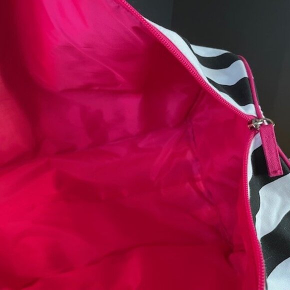 Victoria’s Secret BLACK & WHITE STRIPED TOTE BAG With PINK Adjustable Strap NEW - Picture 10 of 14